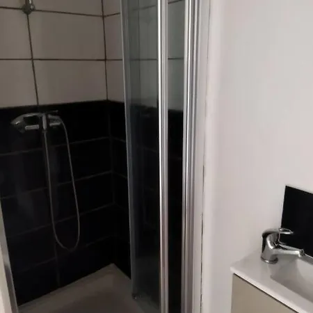 Apartment Budgetbnb 35, Sur Les Toits De